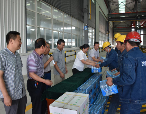 把“清涼”送到一線，讓關懷無處不在