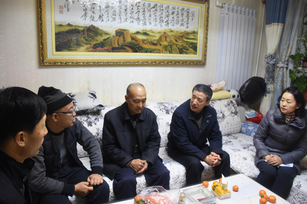 走訪慰問(wèn)困難黨員 送去組織的關(guān)懷和溫暖