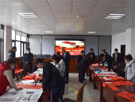 翰墨迎新春  濃情送祝福—— 新區(qū)公司“迎新春  寫春聯(lián)  送祝福”活動(dòng)盡顯濃濃年味